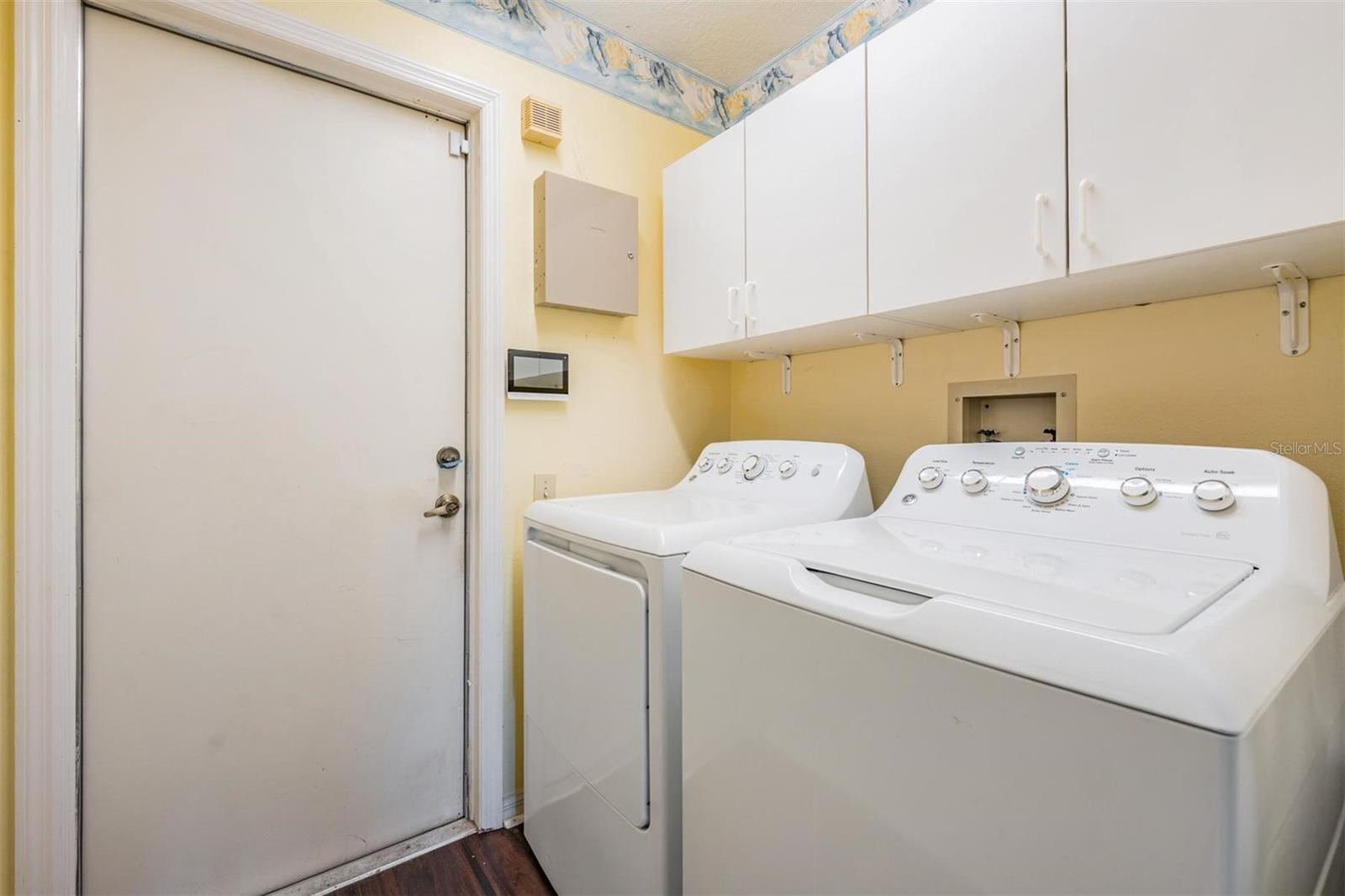 Indoor LaundryWasher/Dryer Included