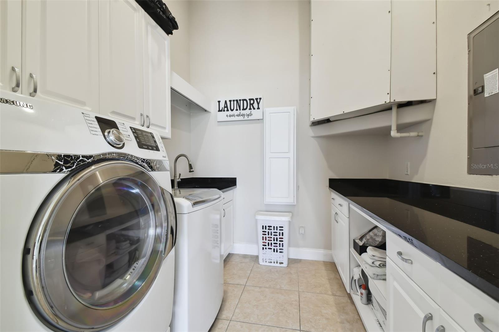 W7875577 Property Photo