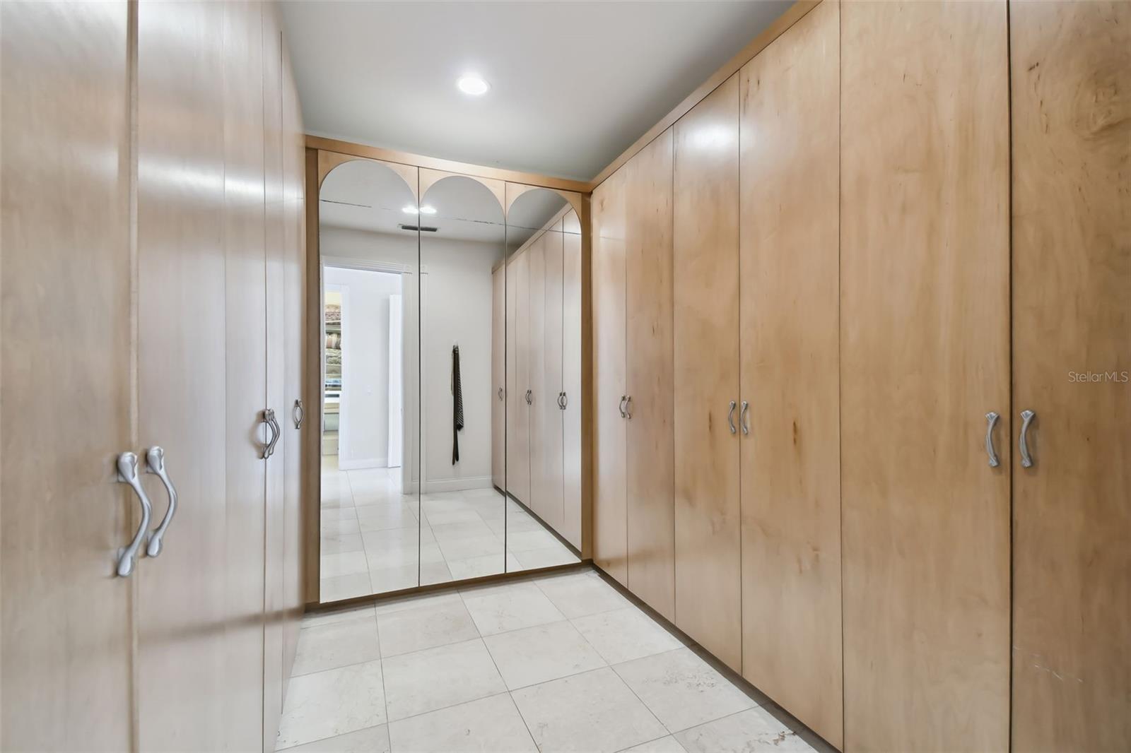 W7875577 Property Photo