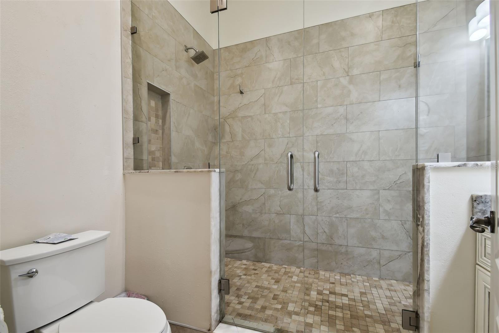 W7875577 Property Photo