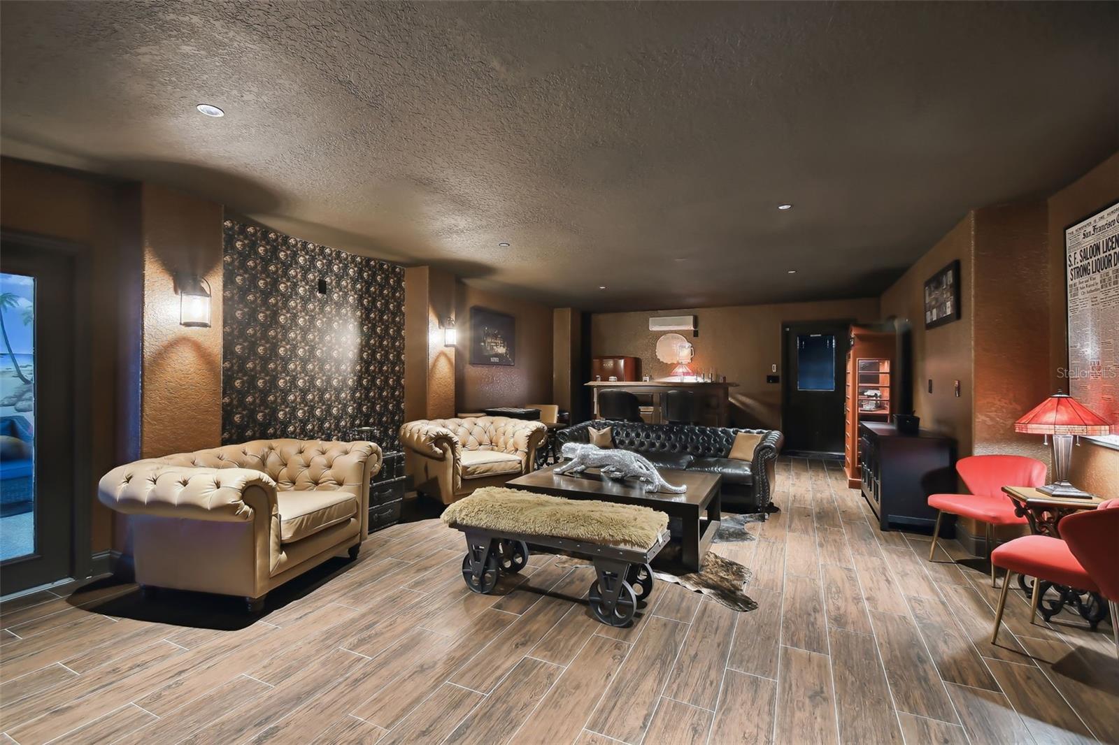 W7875577 Property Photo