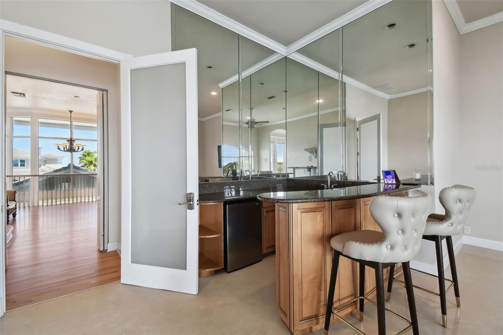 W7875577 Property Photo