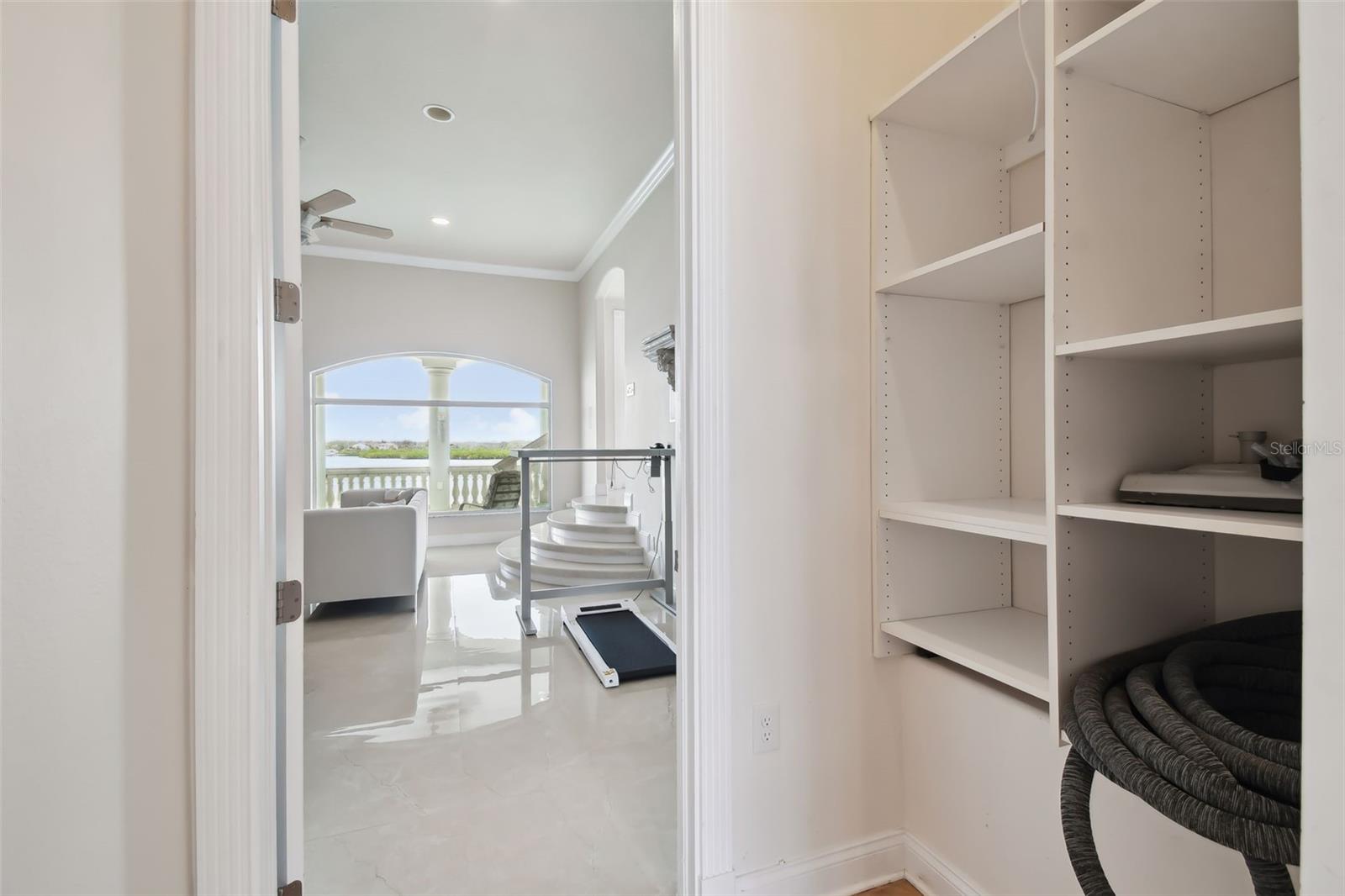 W7875577 Property Photo