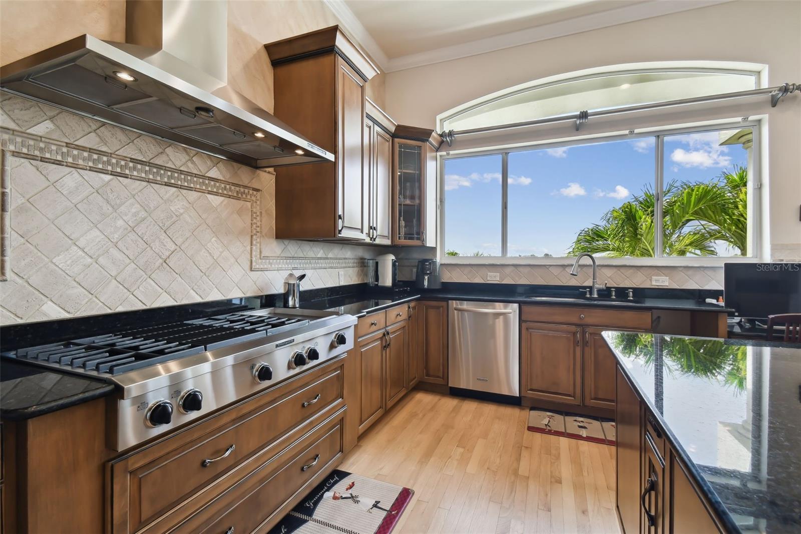 W7875577 Property Photo