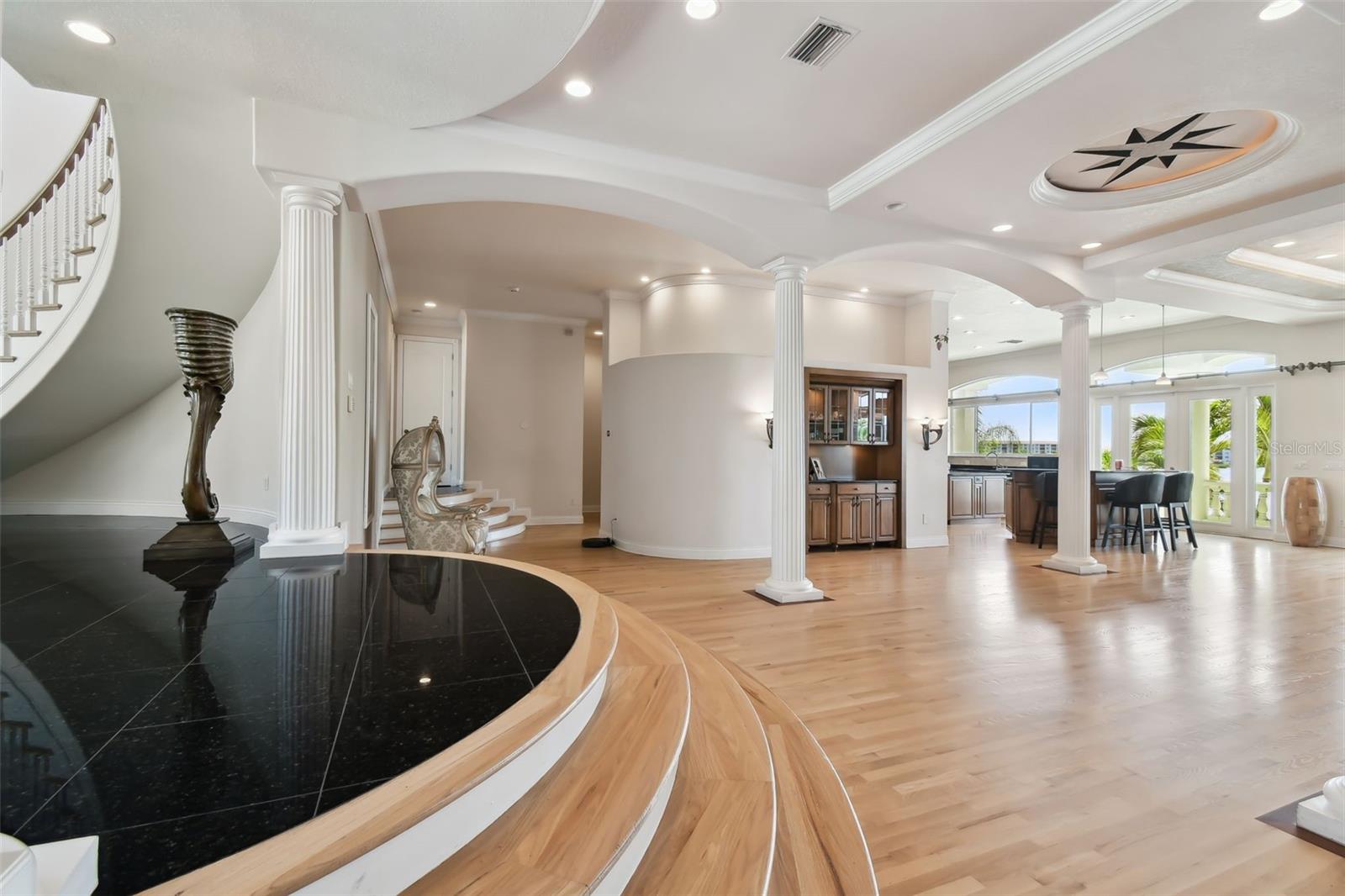 W7875577 Property Photo