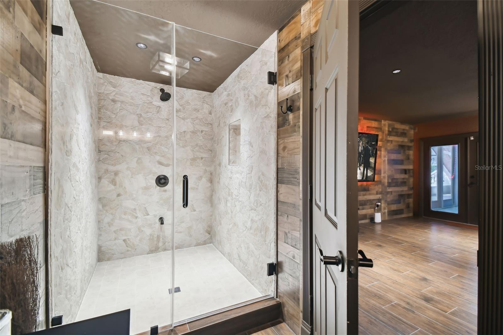 W7875577 Property Photo