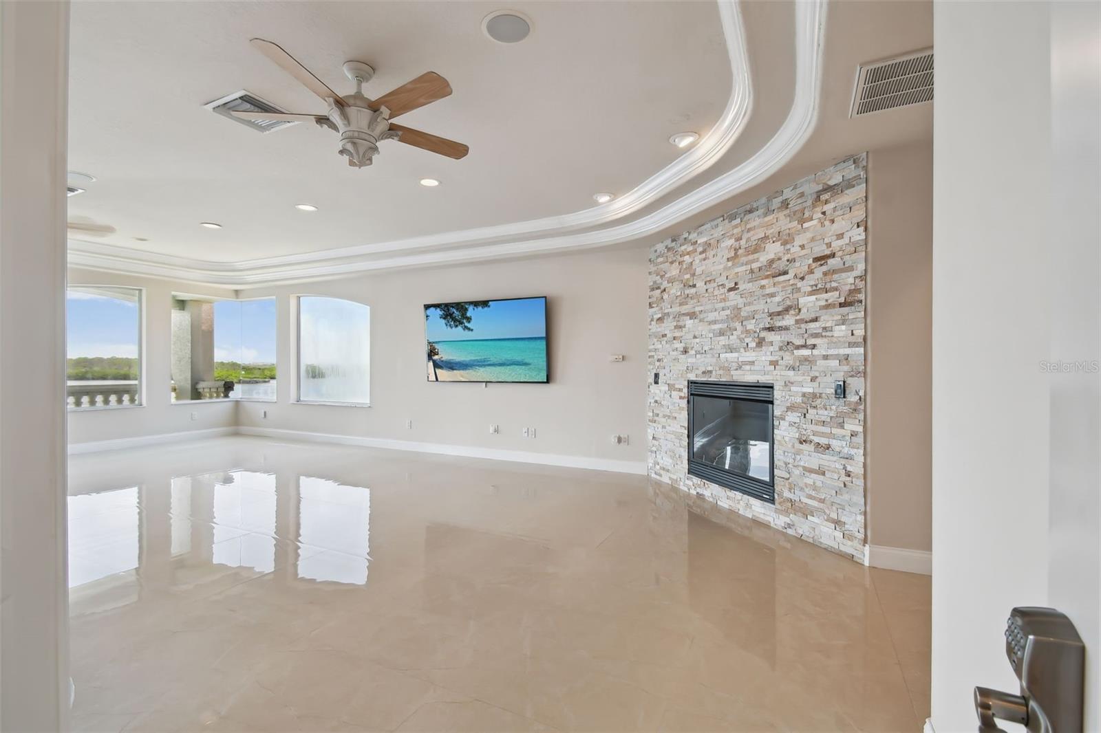 W7875577 Property Photo