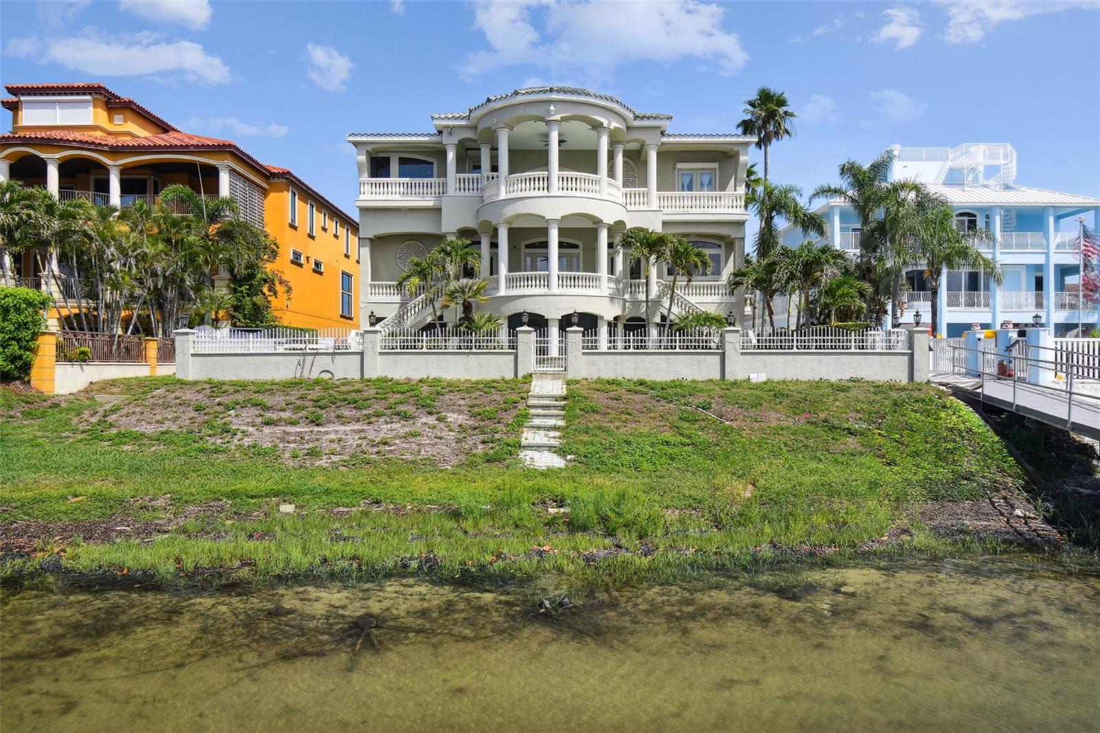 W7875577 Property Photo