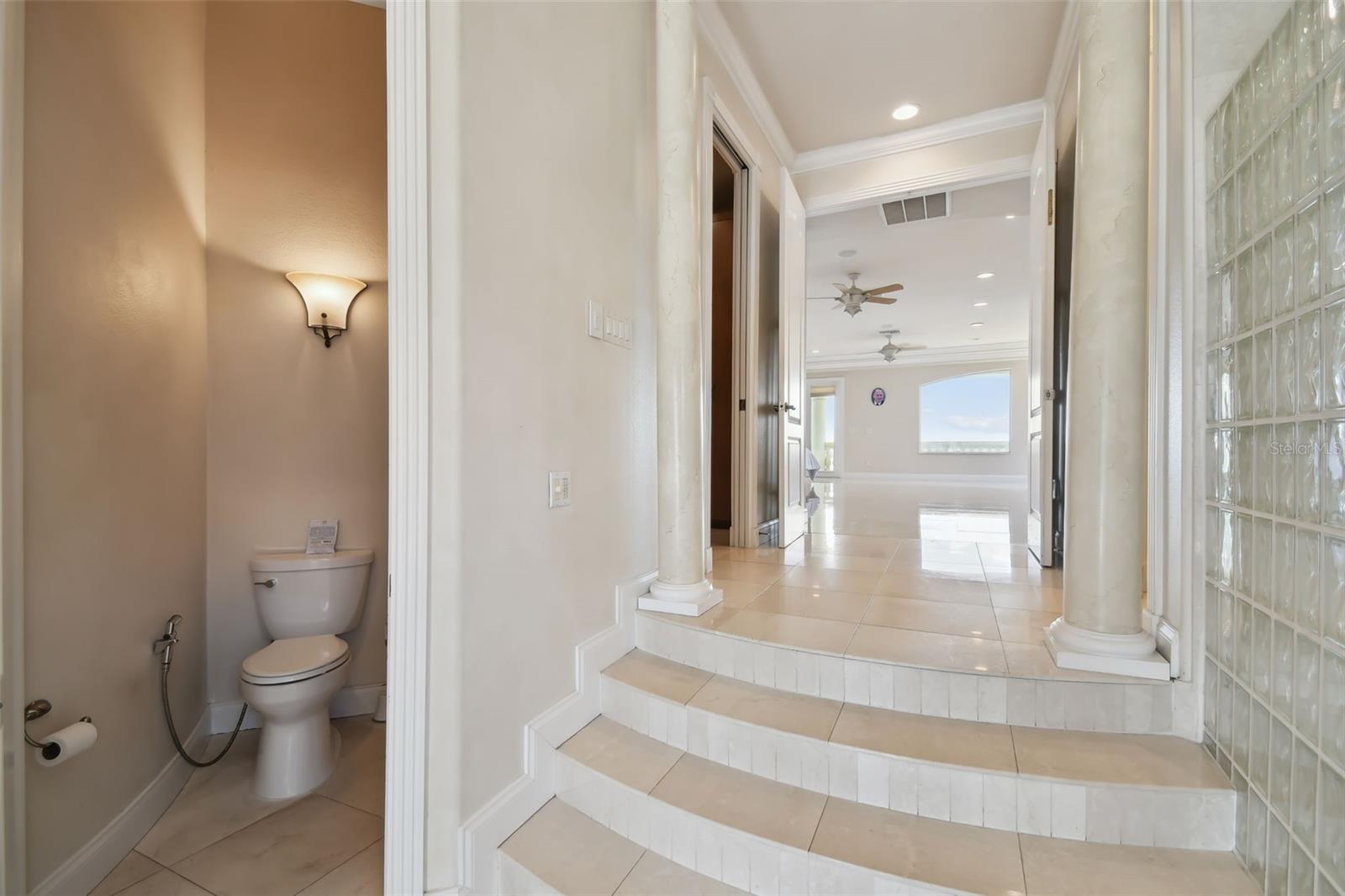 W7875577 Property Photo