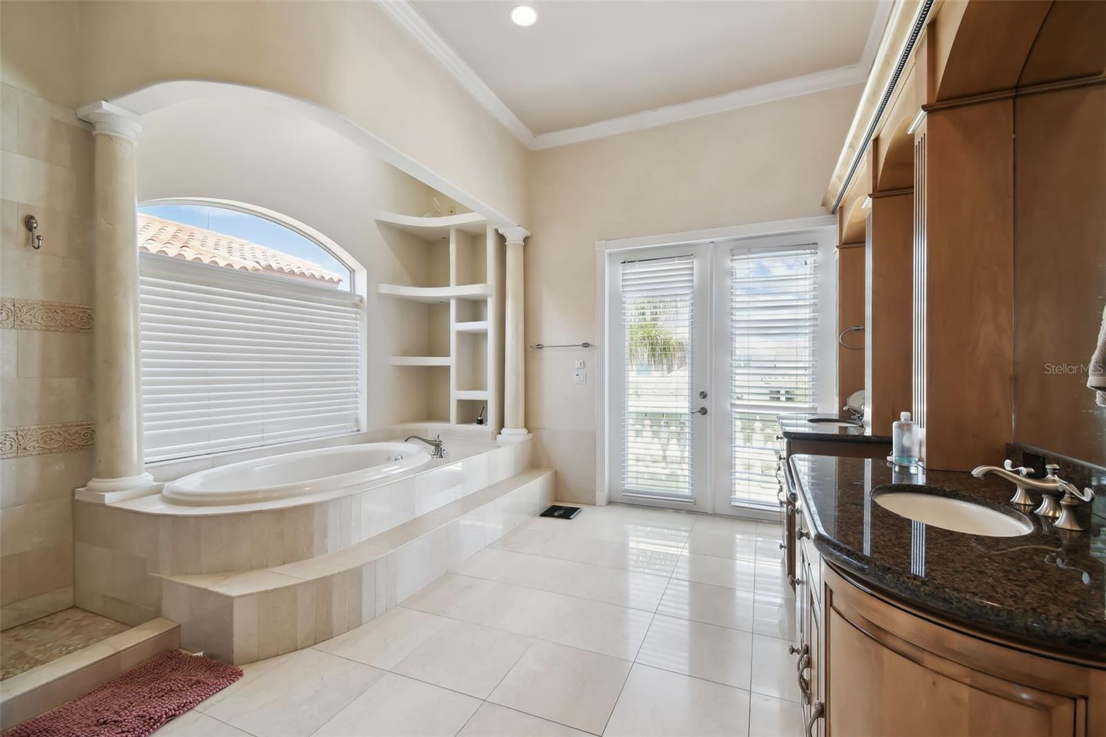 W7875577 Property Photo