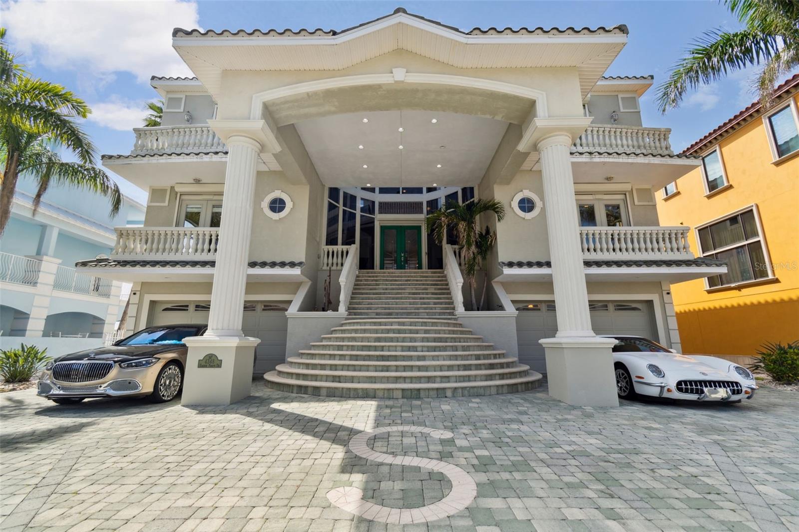 W7875577 Property Photo