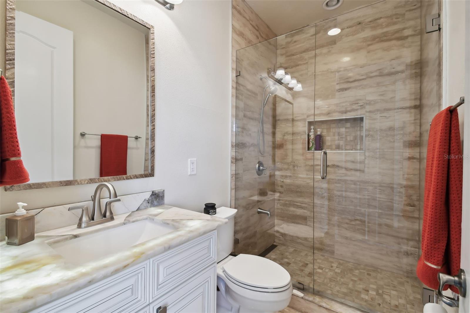 W7875577 Property Photo