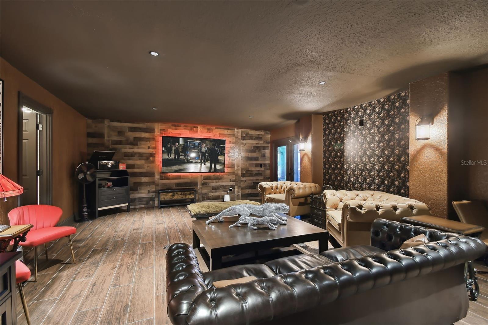 W7875577 Property Photo