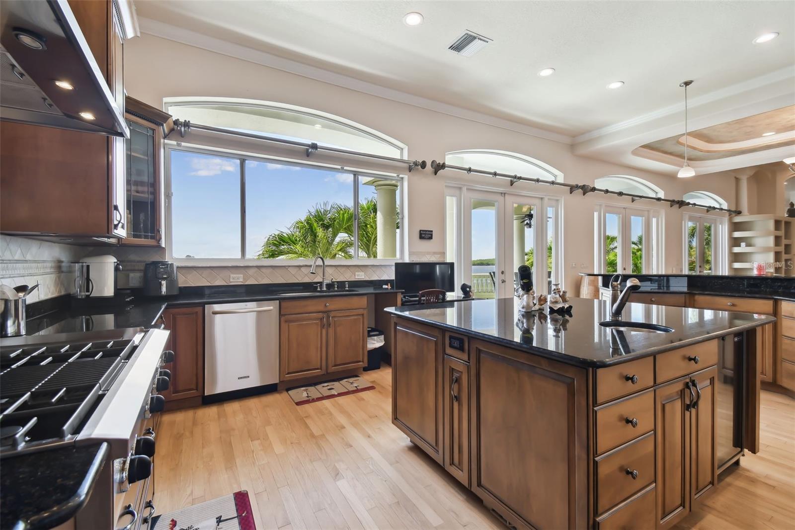 W7875577 Property Photo