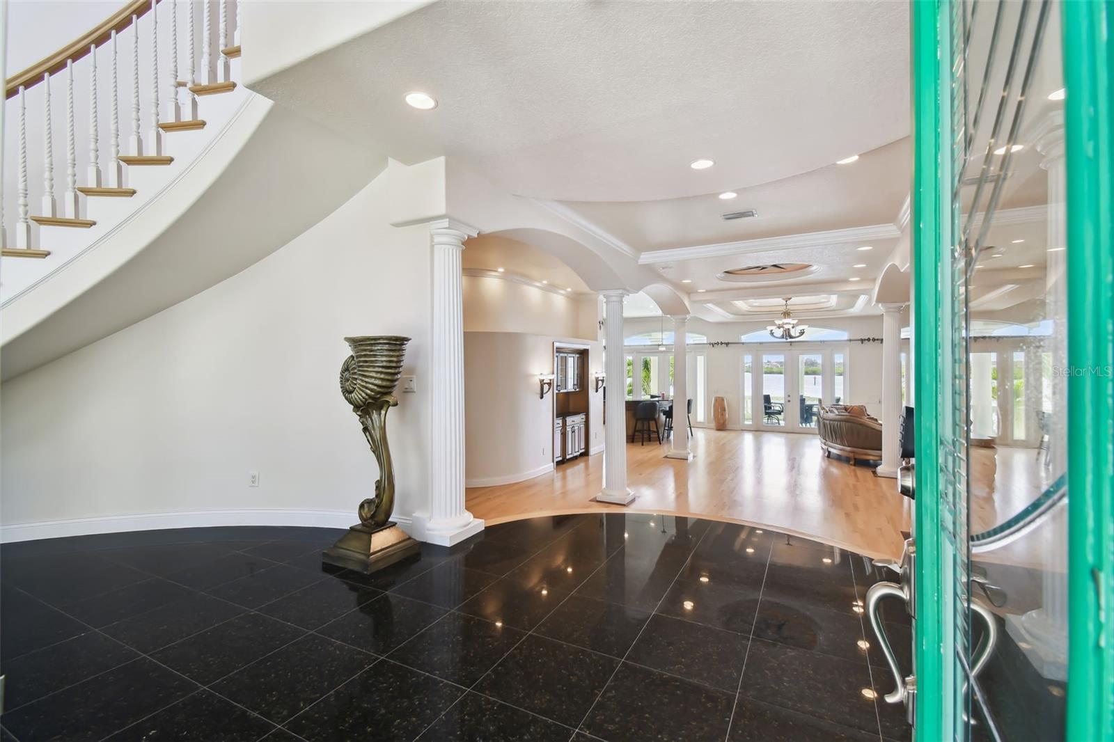 W7875577 Property Photo