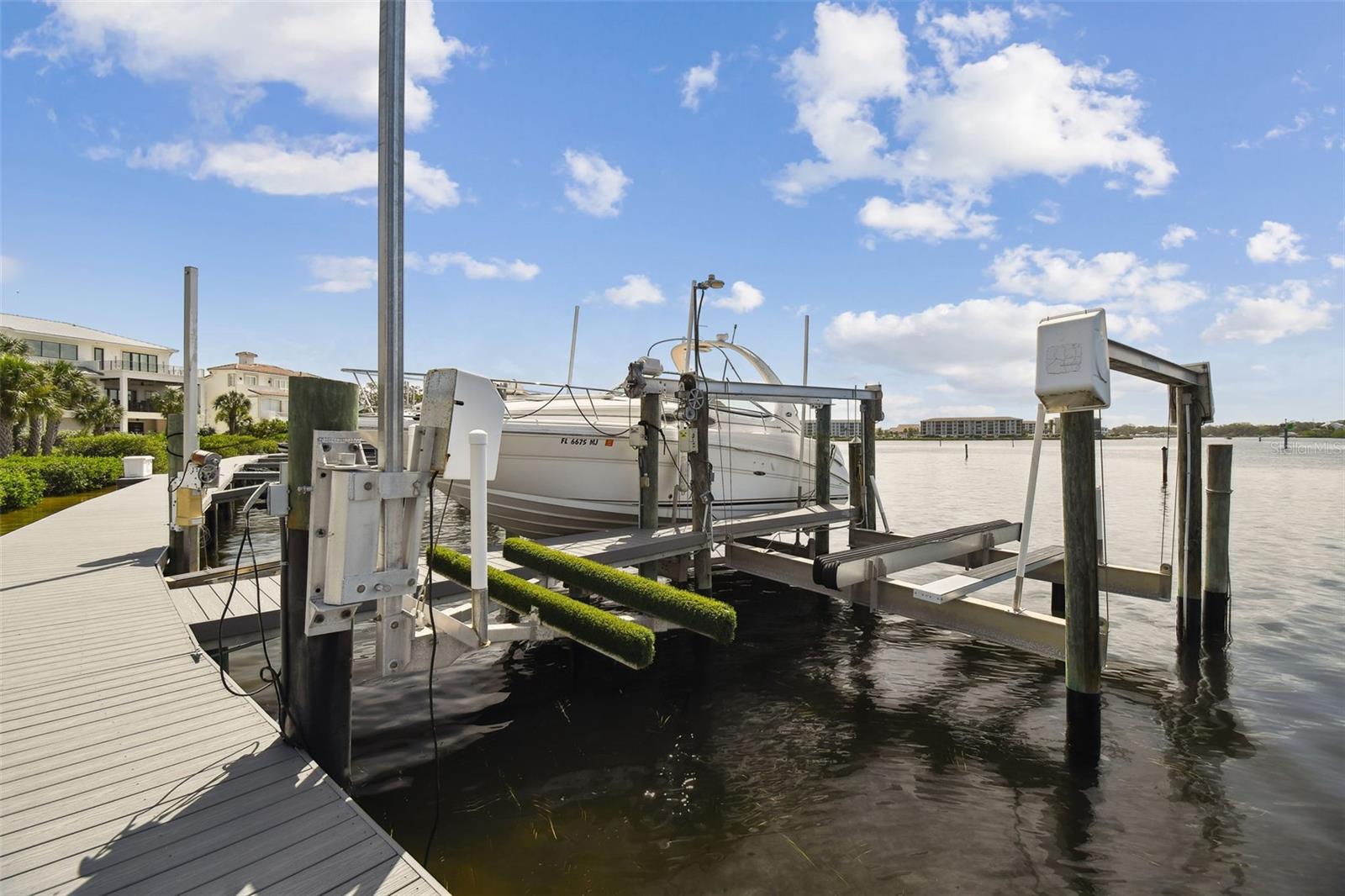 W7875577 Property Photo