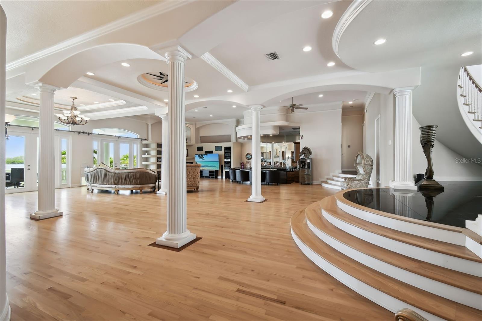 W7875577 Property Photo