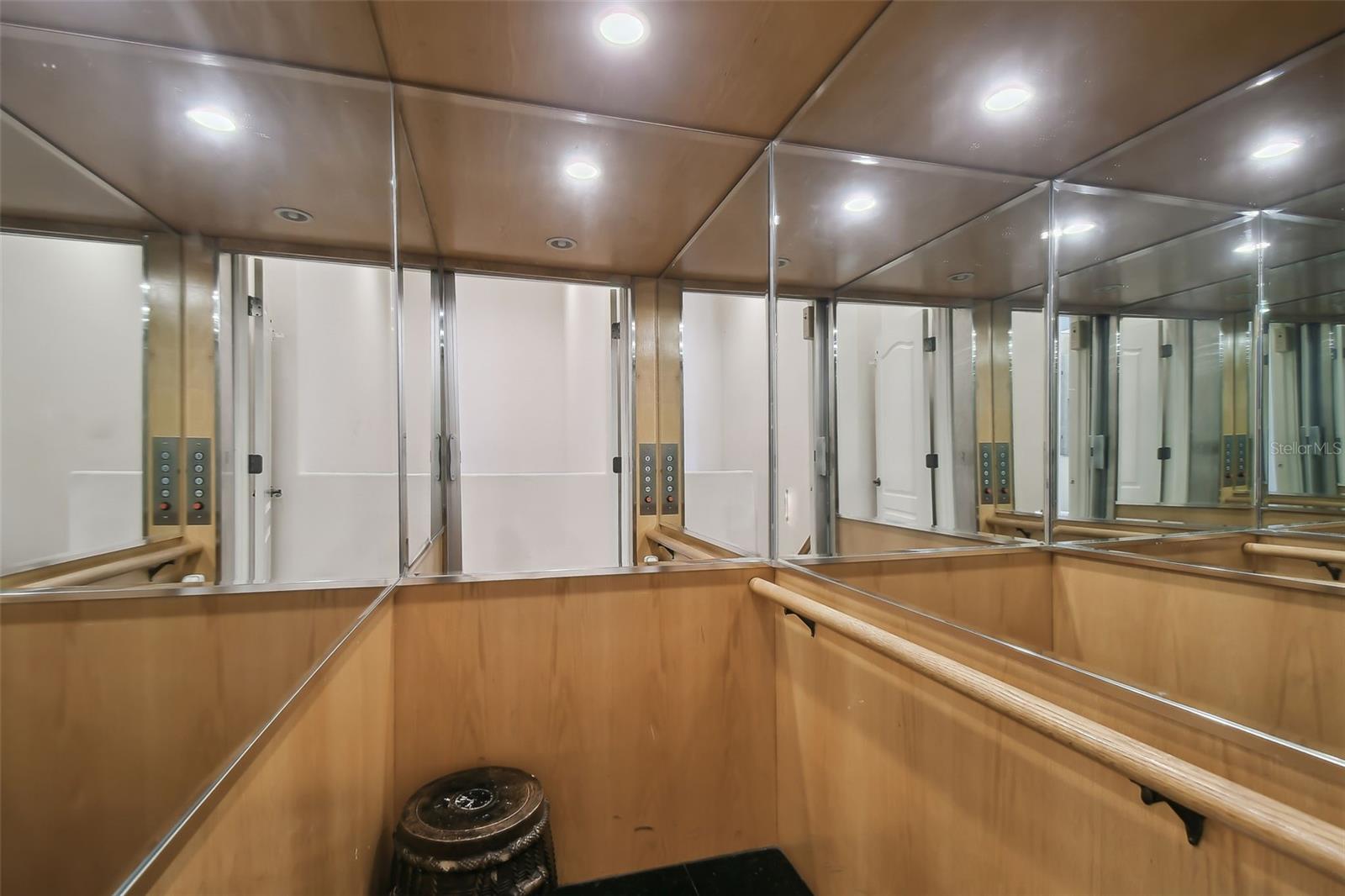 W7875577 Property Photo