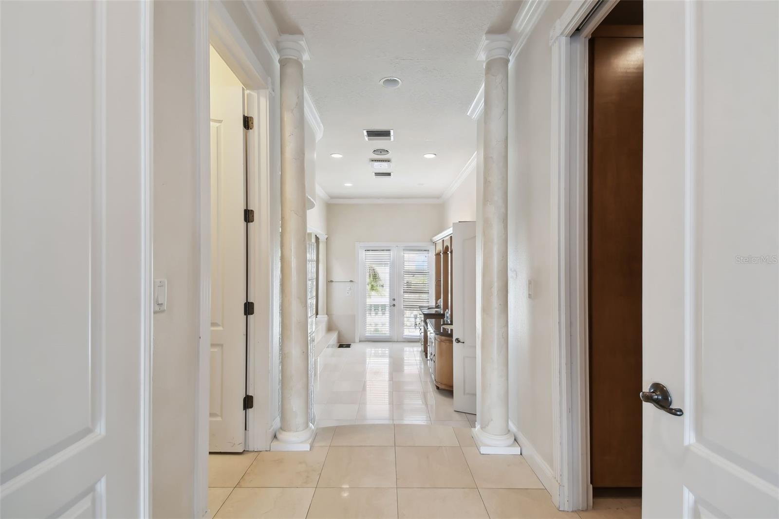 W7875577 Property Photo