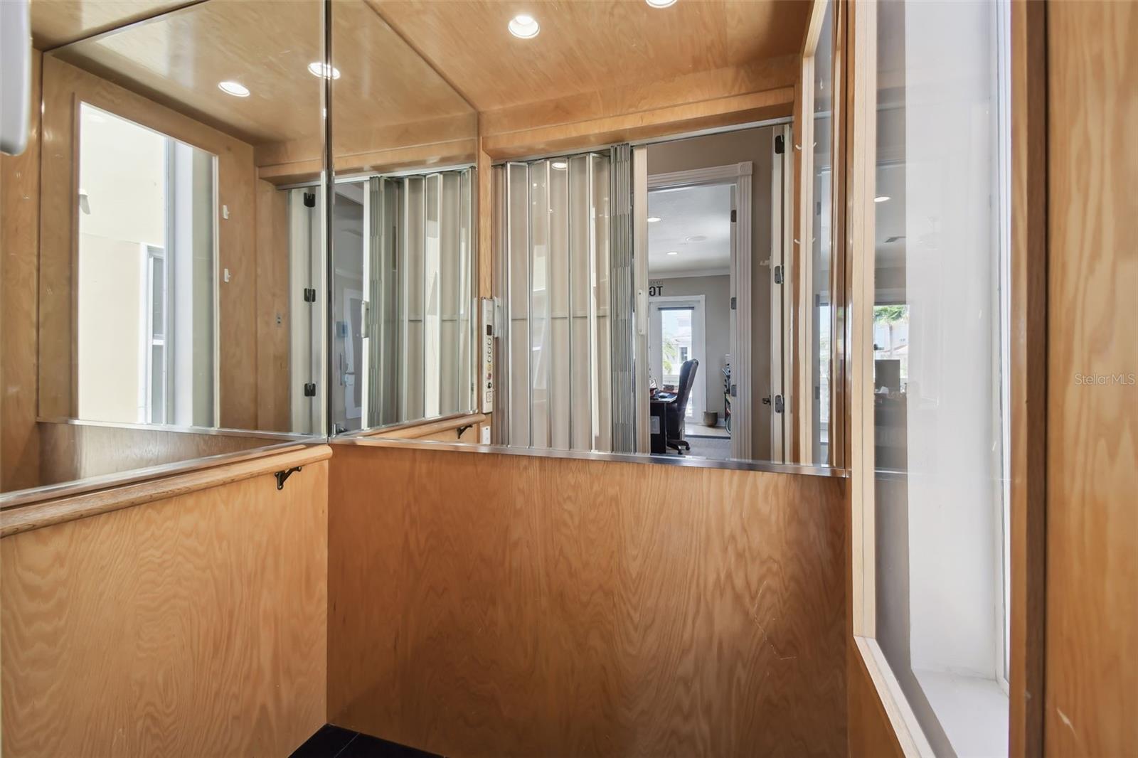 W7875577 Property Photo