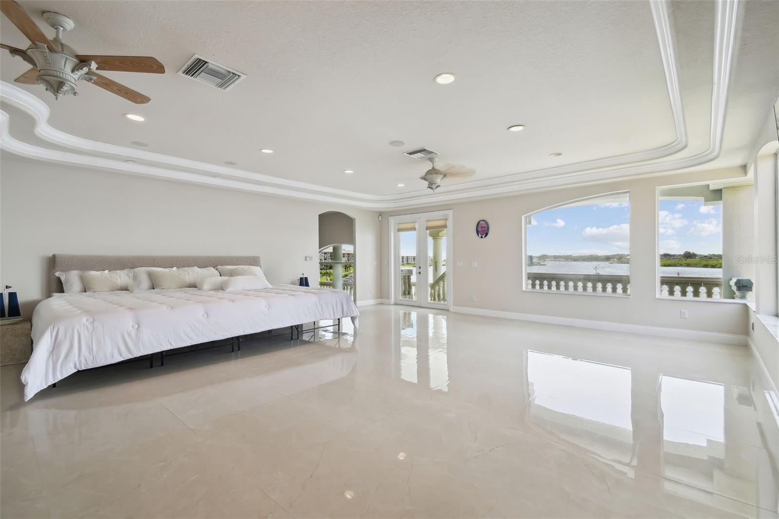 W7875577 Property Photo