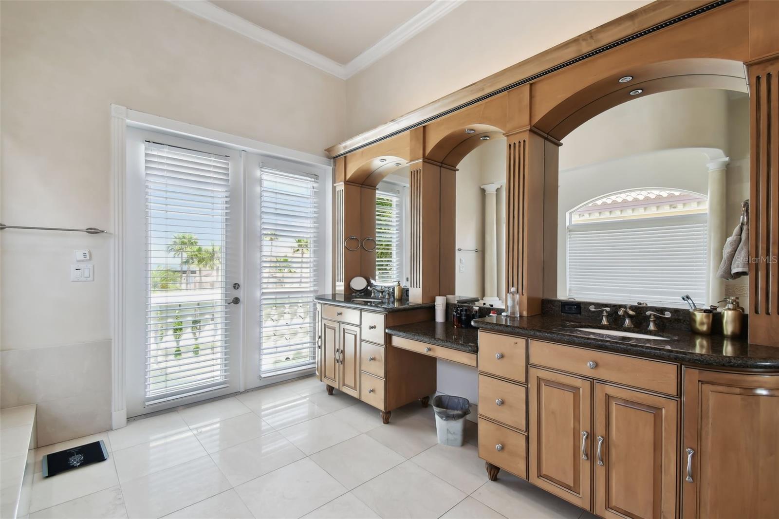 W7875577 Property Photo