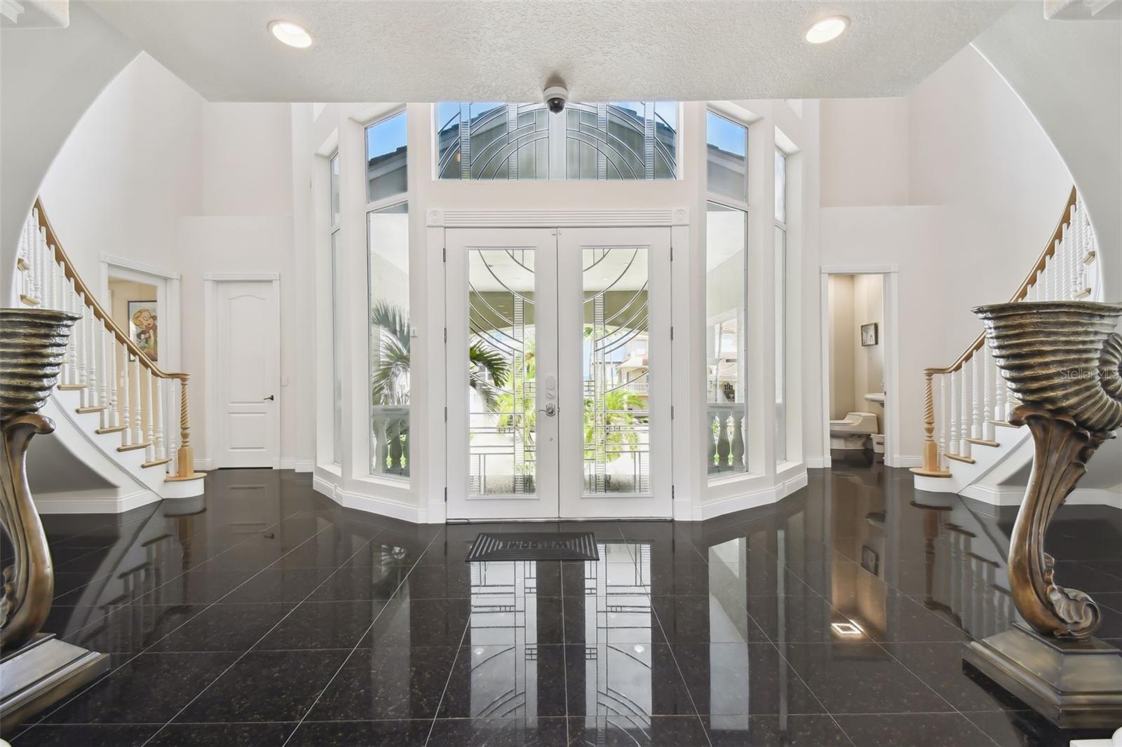 W7875577 Property Photo