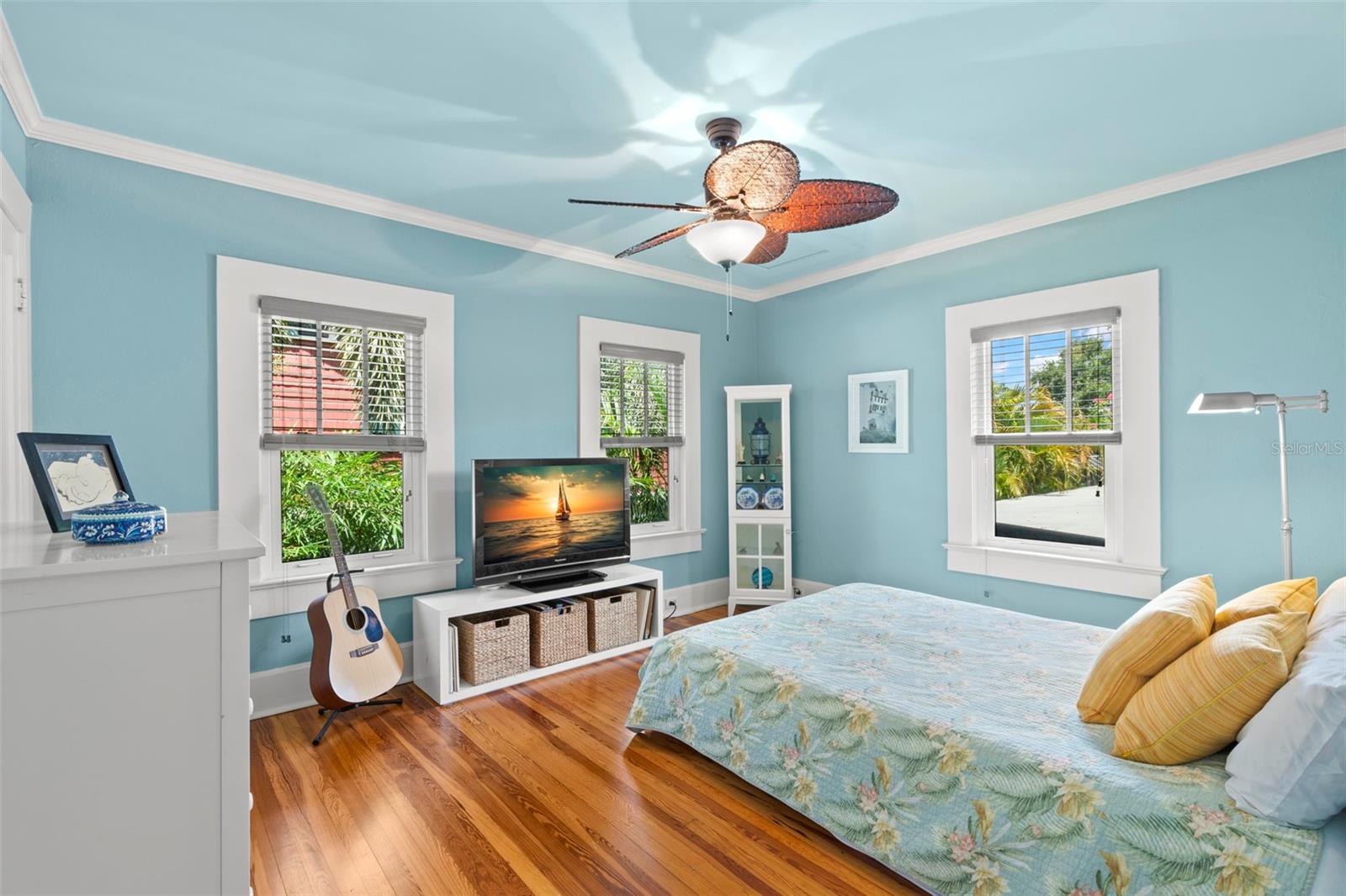 345 8TH AVE NE, ST PETERSBURG, FL, 33701