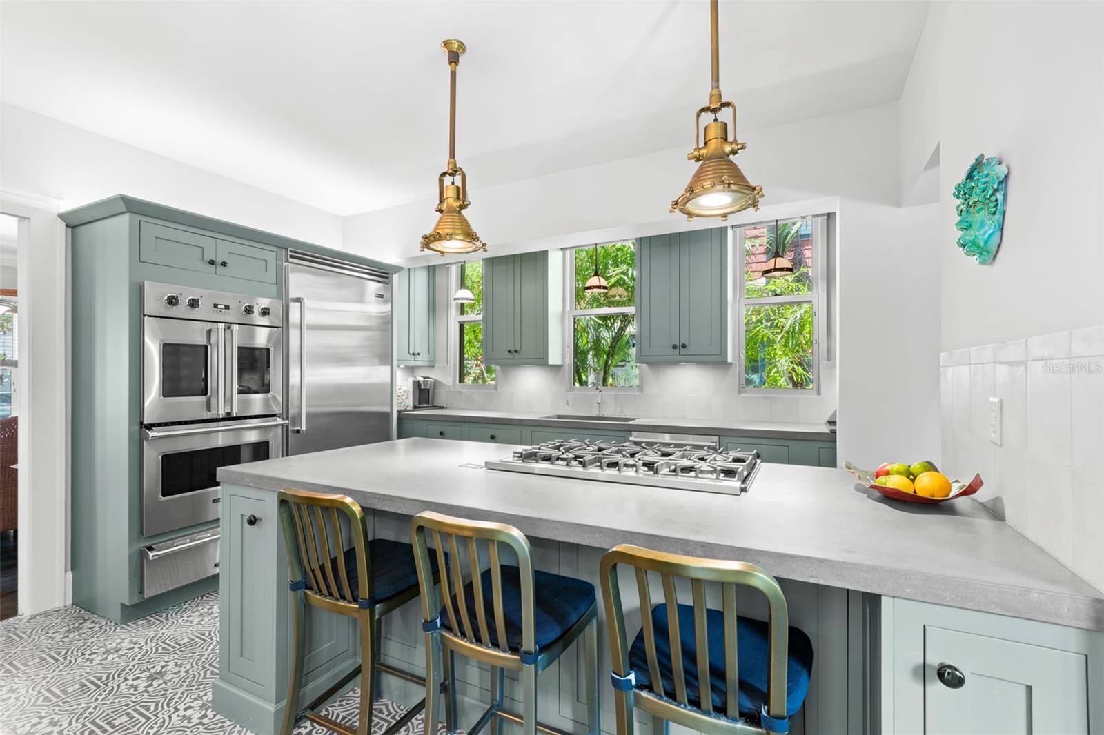 345 8TH AVE NE, ST PETERSBURG, FL, 33701