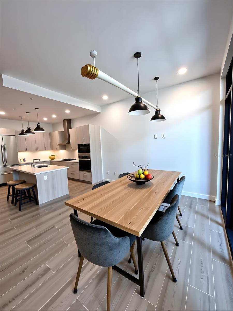 33 S PALM AVE #1202, SARASOTA, FL, 34236