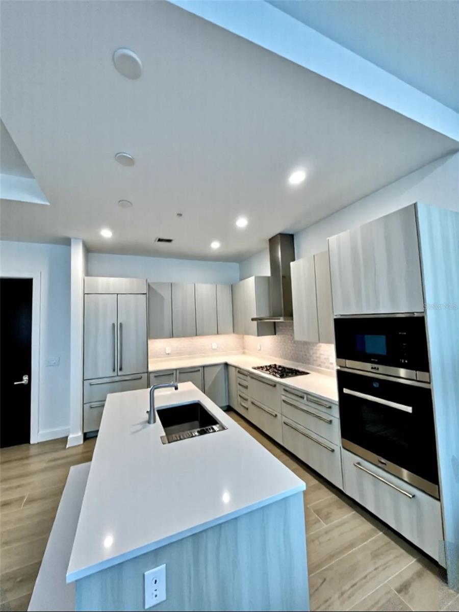 33 S PALM AVE #1202, SARASOTA, FL, 34236