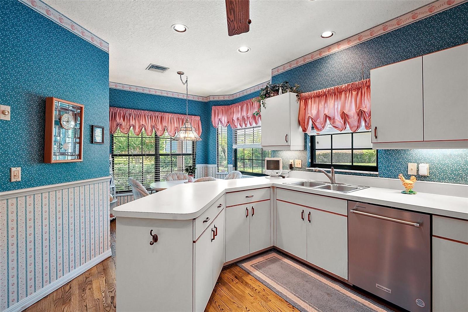 621 HIGH POINT DR, MOUNT DORA, FL, 32757