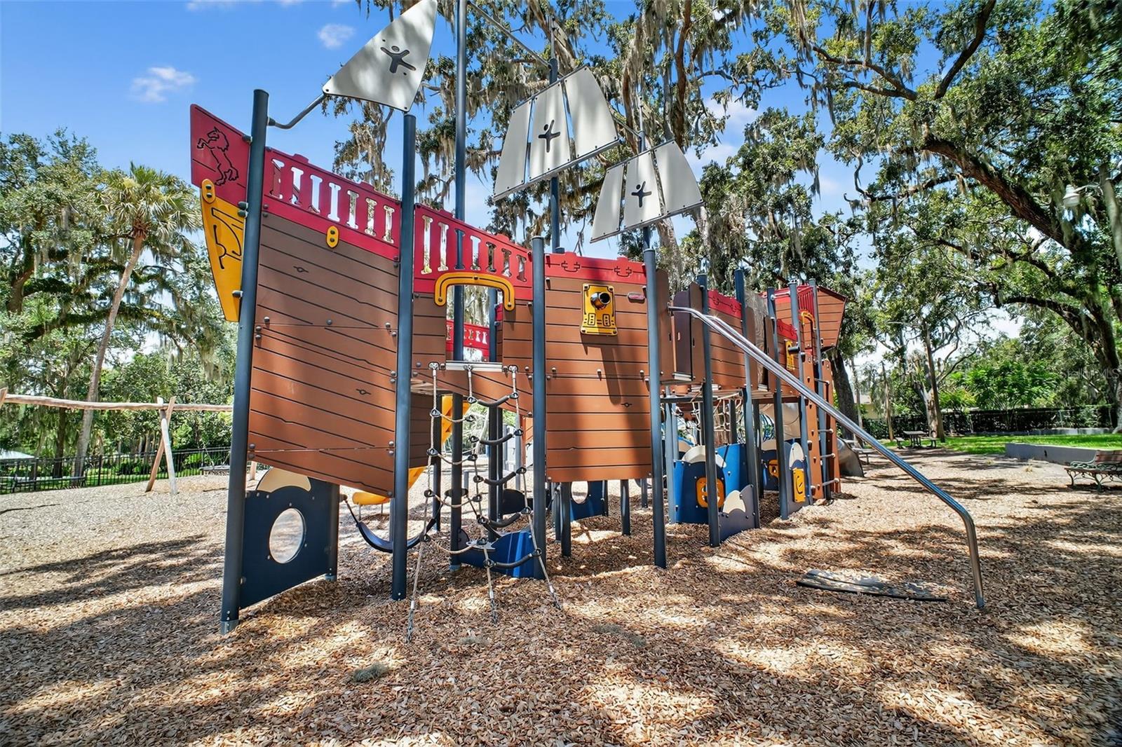 621 HIGH POINT DR, MOUNT DORA, FL, 32757