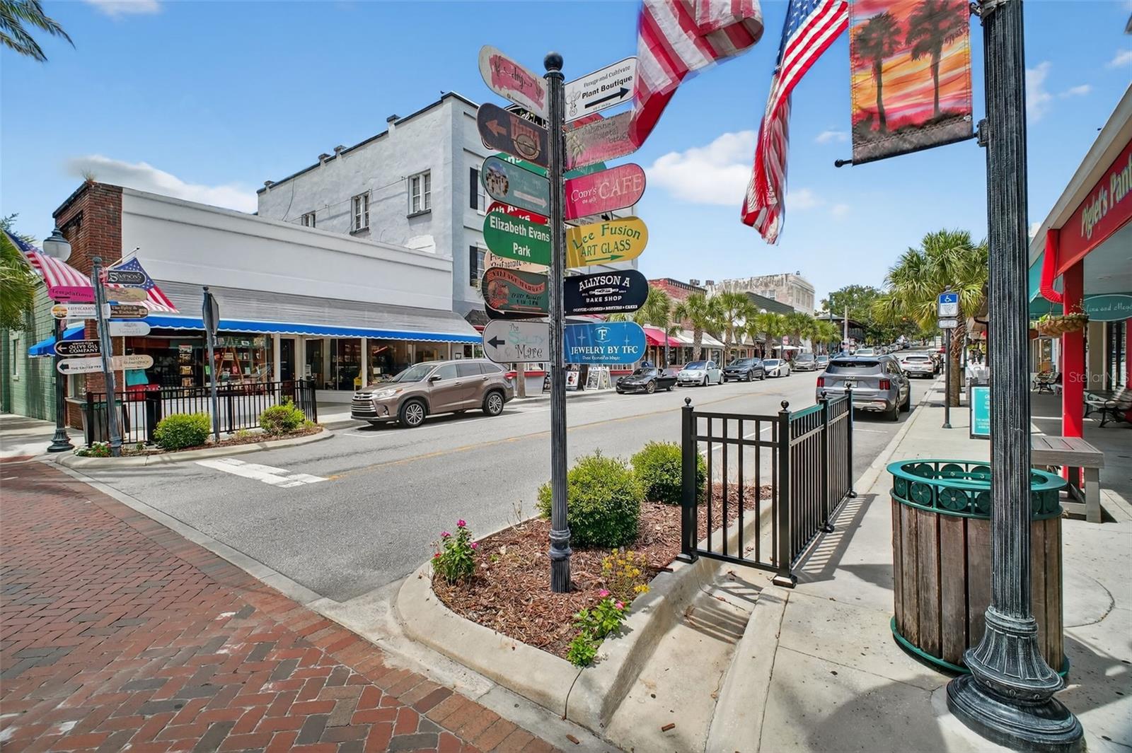 621 HIGH POINT DR, MOUNT DORA, FL, 32757