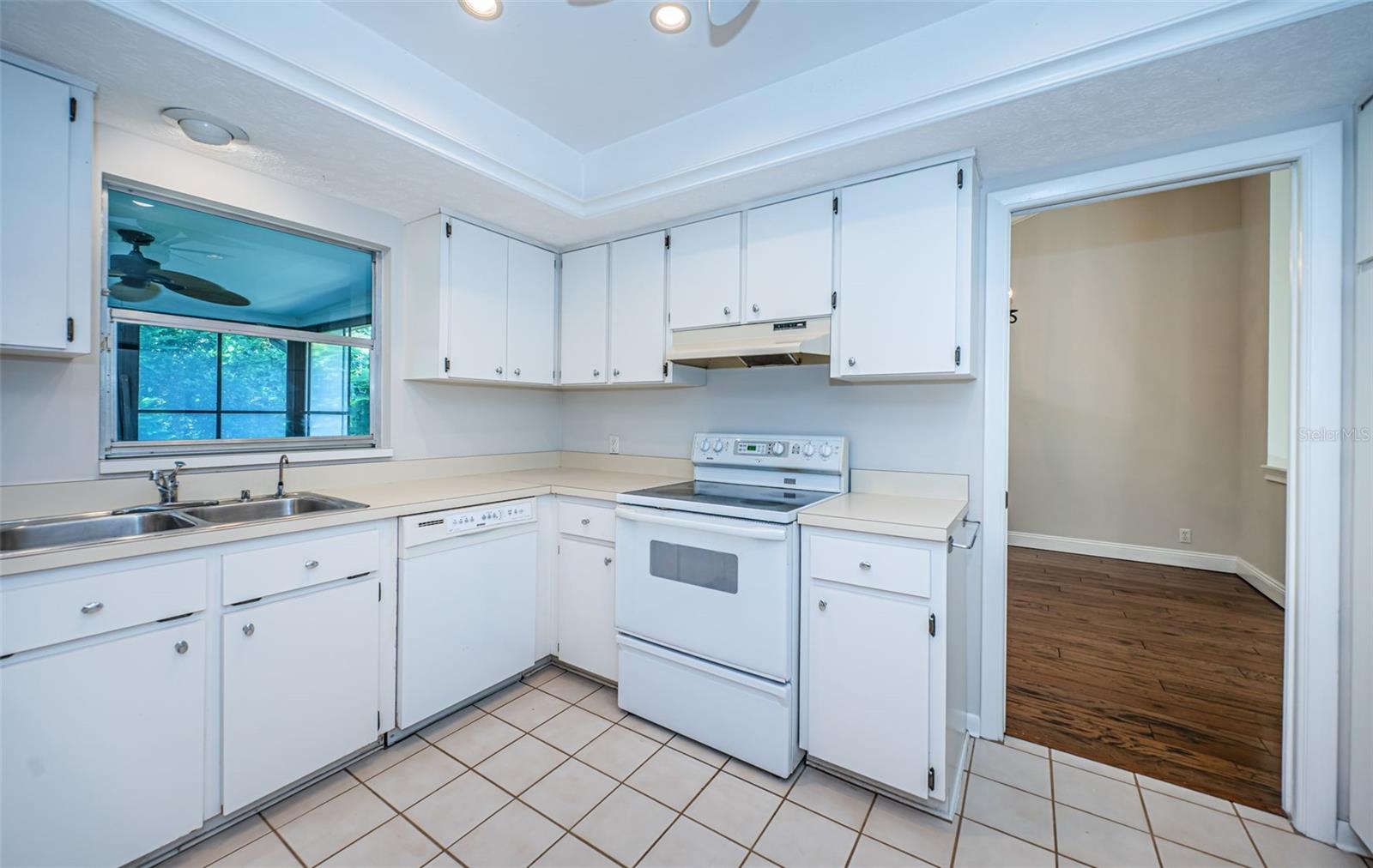 209 S GREENFIELD AVE, TEMPLE TERRACE, FL, 33617