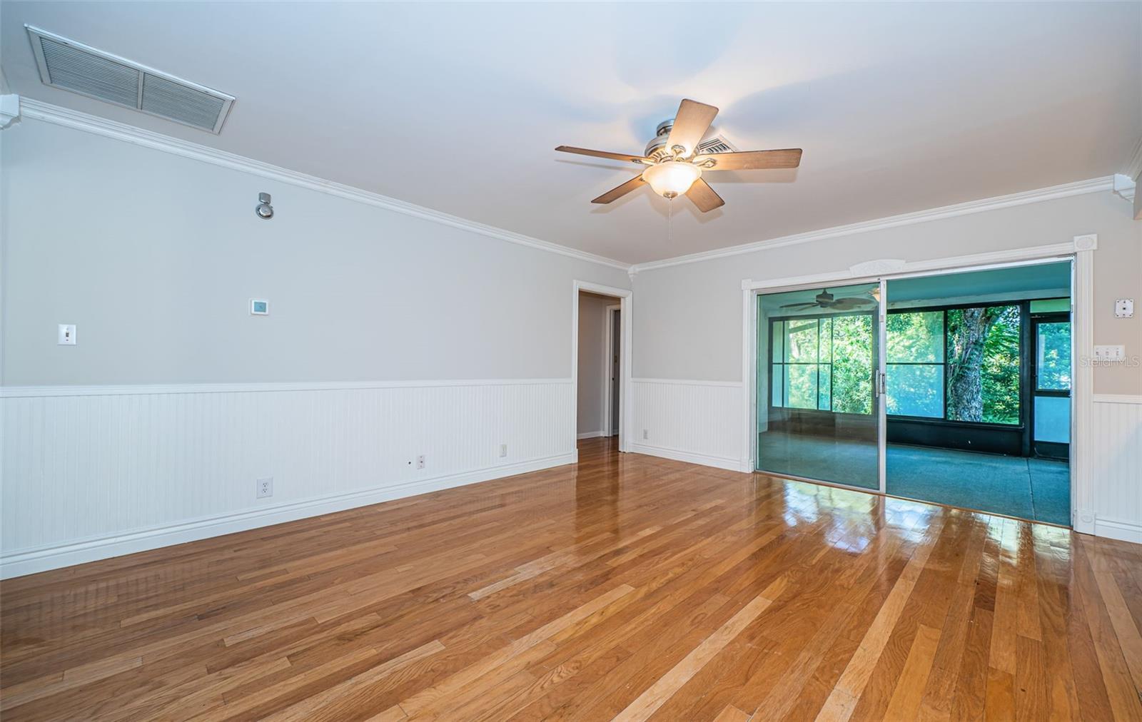 209 S GREENFIELD AVE, TEMPLE TERRACE, FL, 33617