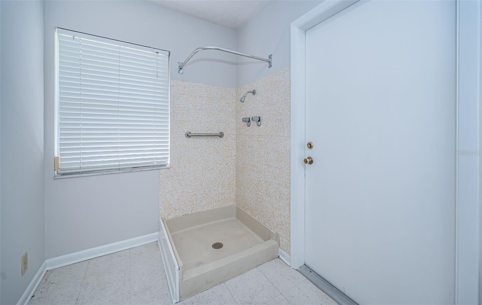 209 S GREENFIELD AVE, TEMPLE TERRACE, FL, 33617