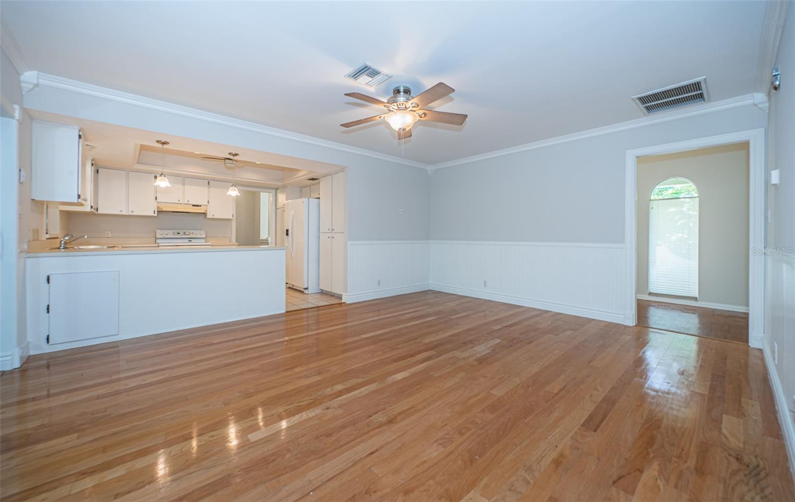 209 S GREENFIELD AVE, TEMPLE TERRACE, FL, 33617