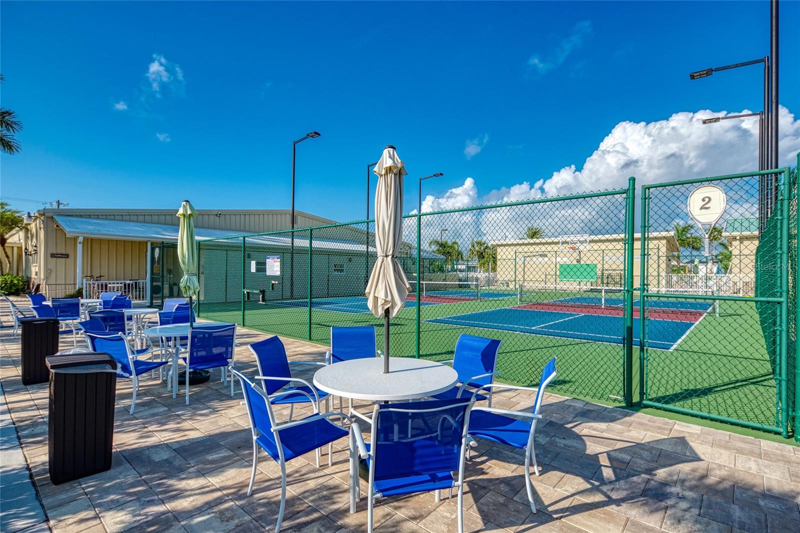 714 N WATERWAY DR, VENICE, FL, 34285