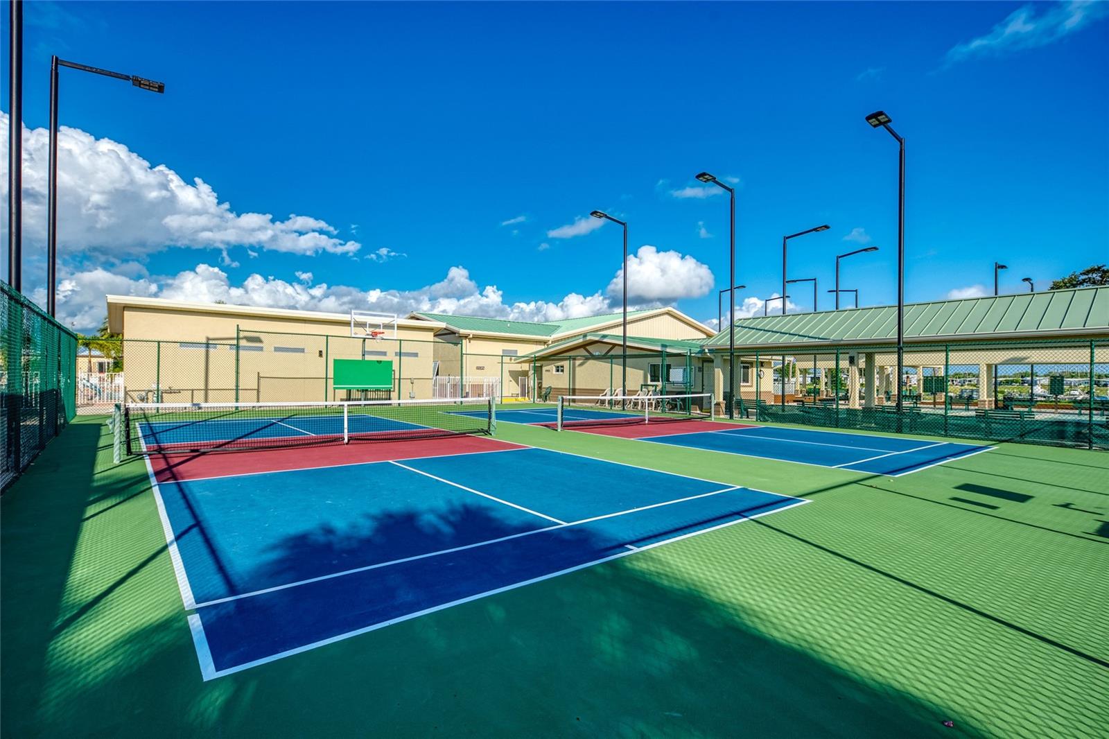 714 N WATERWAY DR, VENICE, FL, 34285