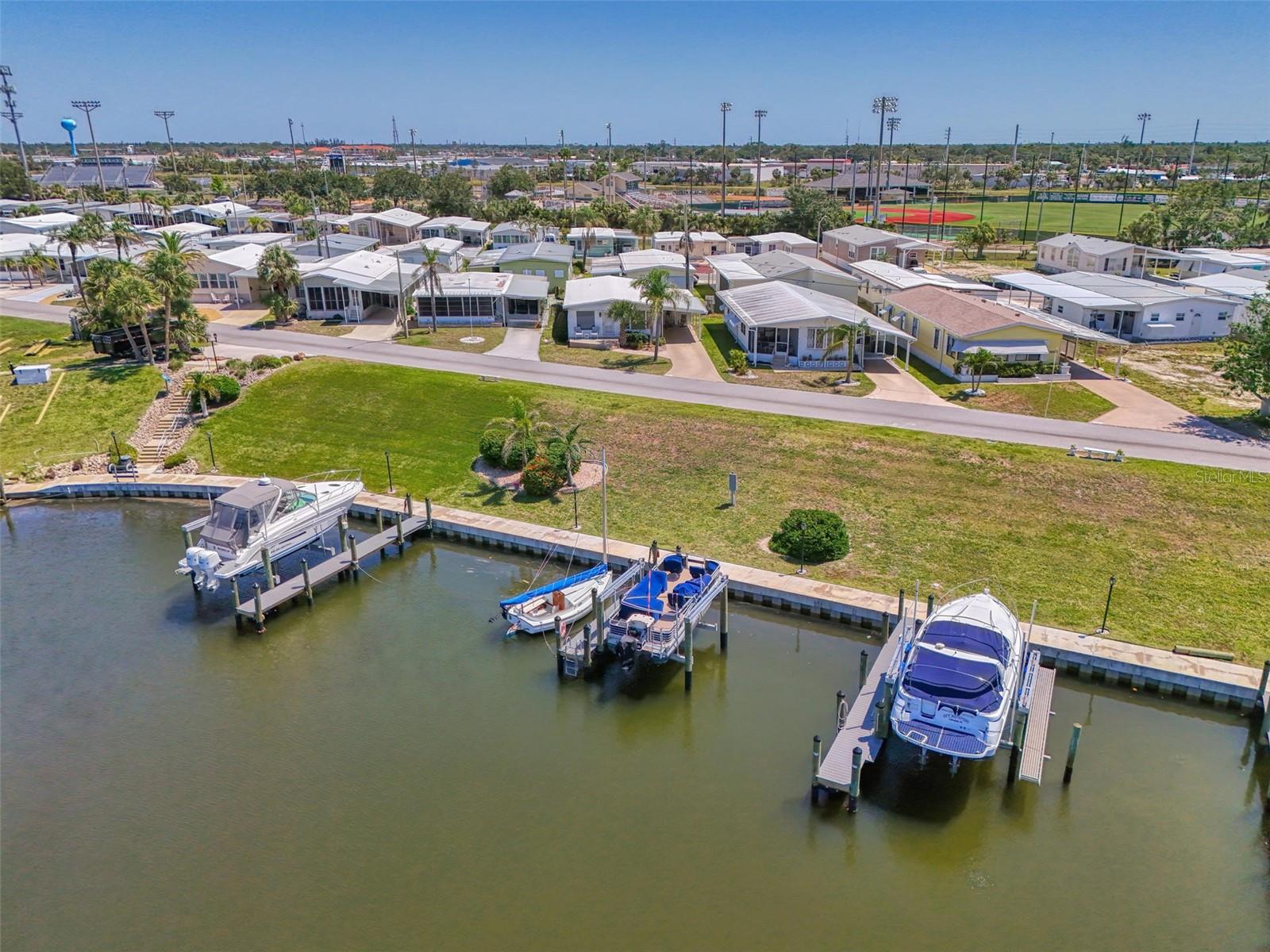 714 N WATERWAY DR, VENICE, FL, 34285