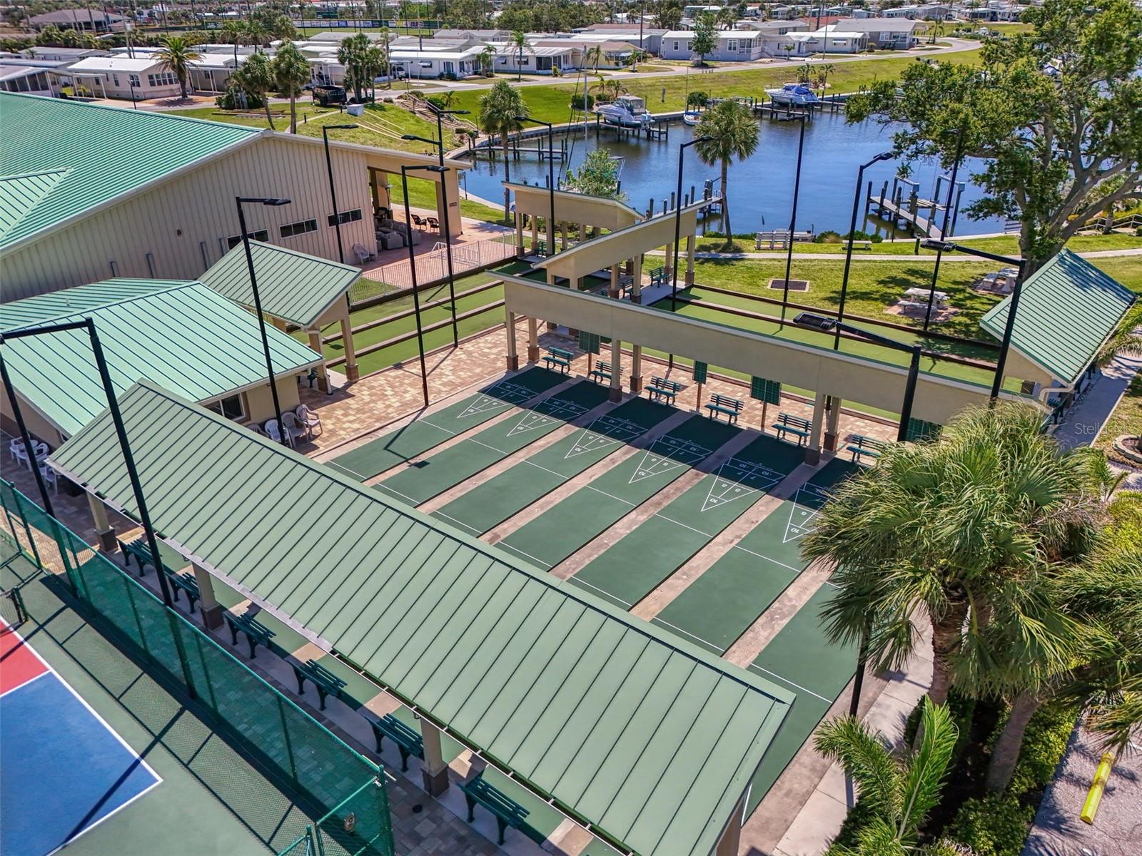 714 N WATERWAY DR, VENICE, FL, 34285