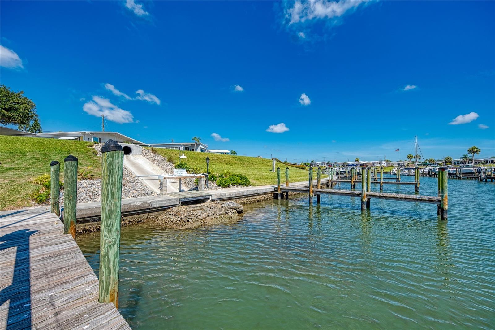 714 N WATERWAY DR, VENICE, FL, 34285