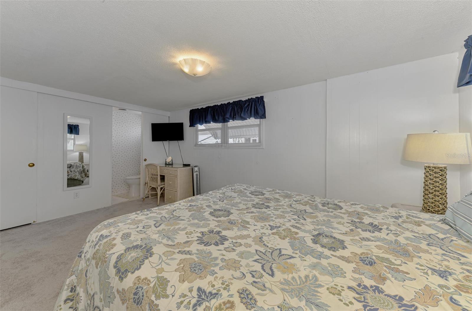 714 N WATERWAY DR, VENICE, FL, 34285