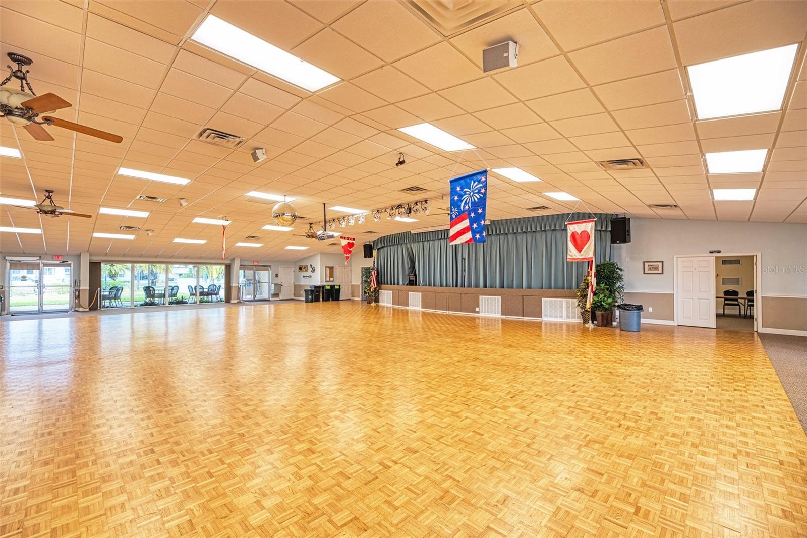 714 N WATERWAY DR, VENICE, FL, 34285