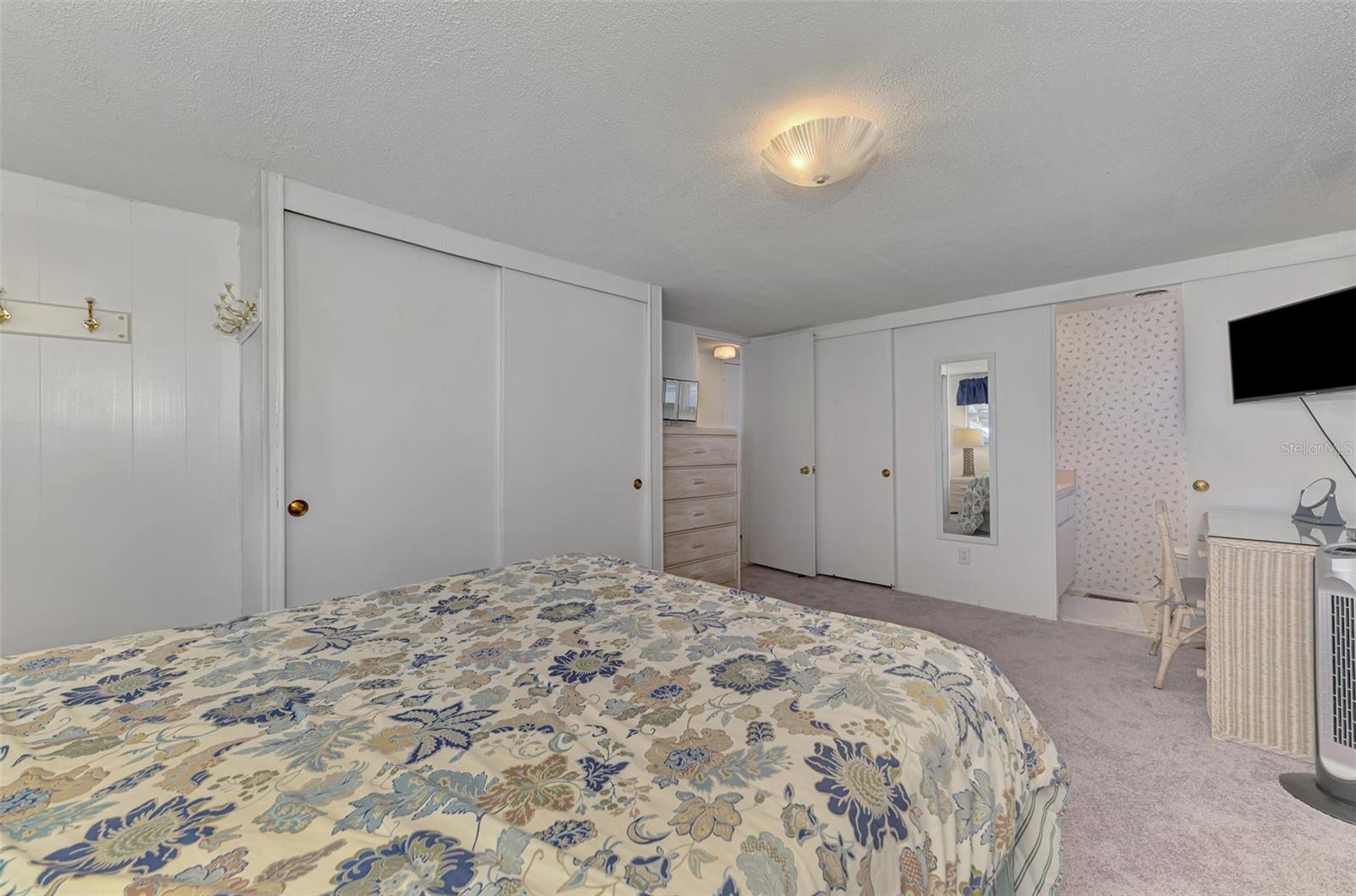 714 N WATERWAY DR, VENICE, FL, 34285