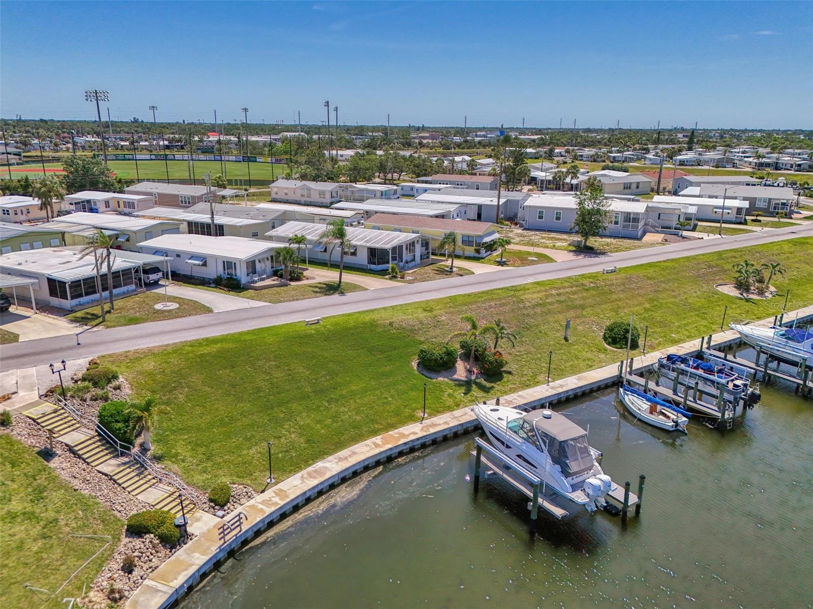 714 N WATERWAY DR, VENICE, FL, 34285