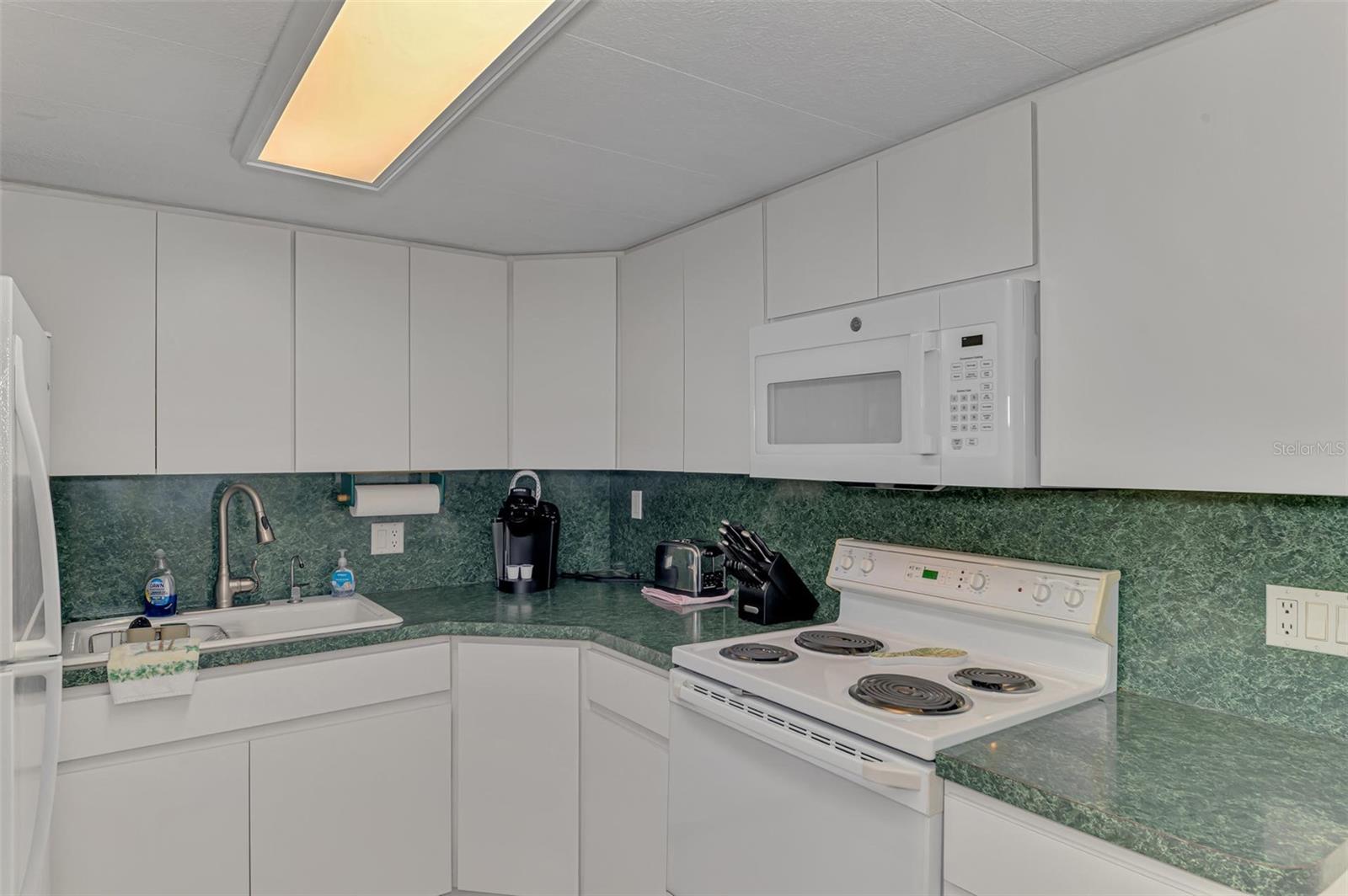 714 N WATERWAY DR, VENICE, FL, 34285