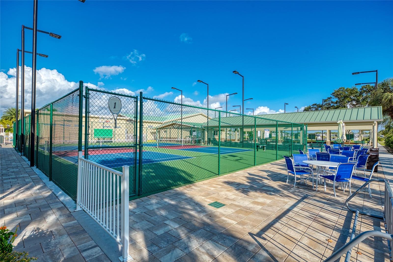 714 N WATERWAY DR, VENICE, FL, 34285