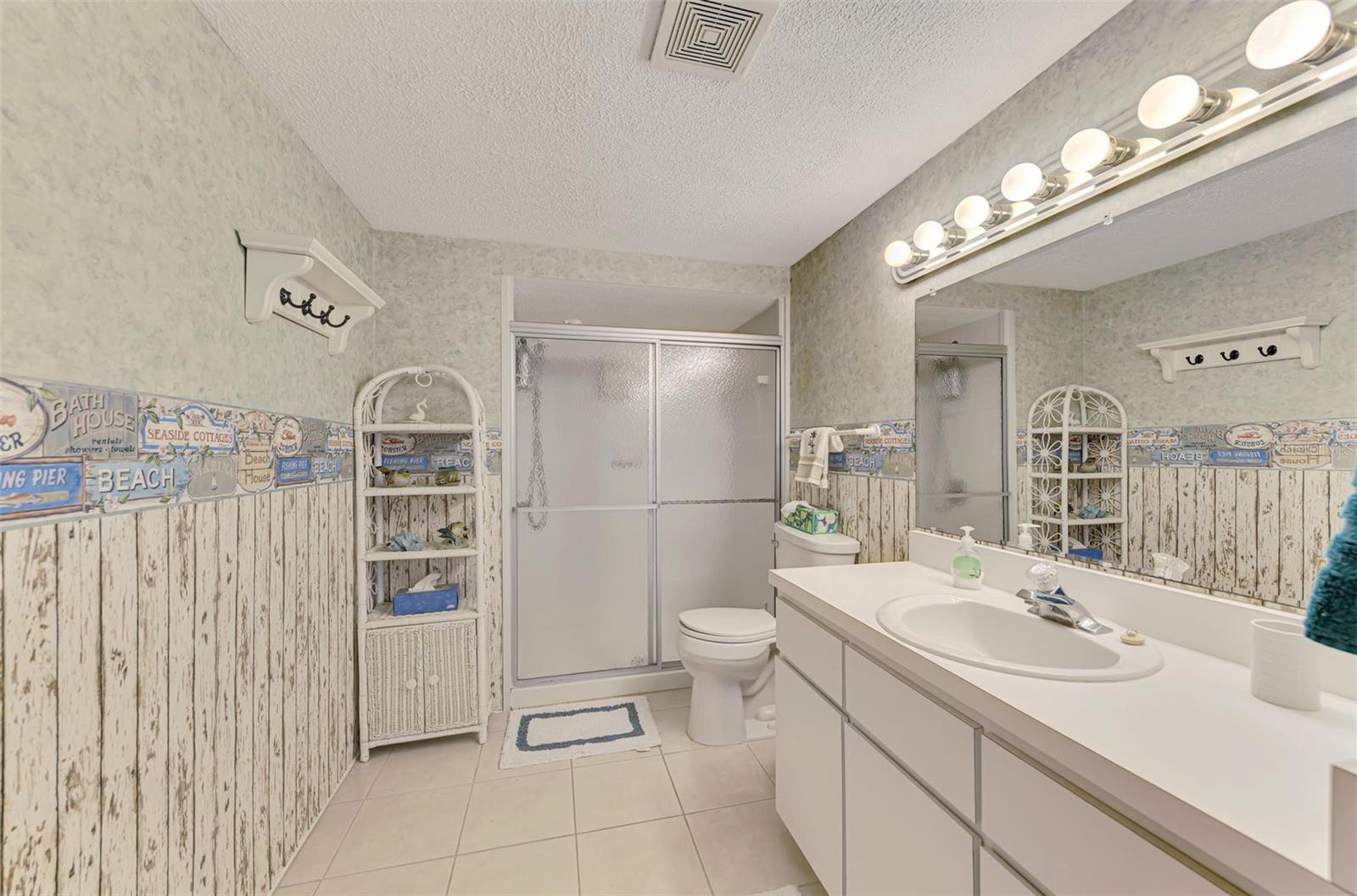 714 N WATERWAY DR, VENICE, FL, 34285